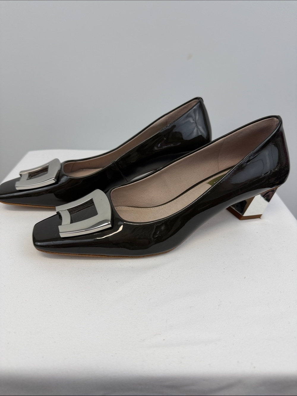 Lilly Sisto for Gianni Bini Wilder Patent Leather Buckle Pumps Dark Olive 6.5